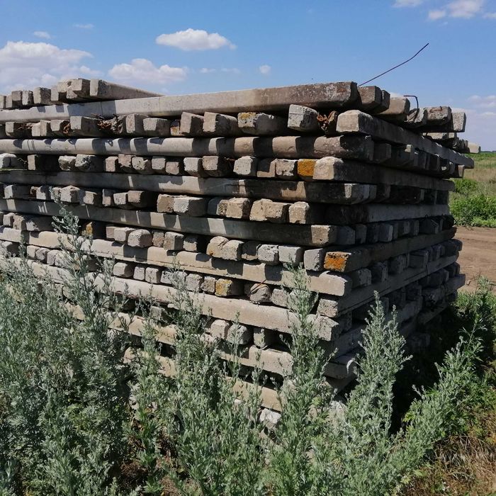 Стовпи на паркан забор стовпчики на огорожу з сітки дроту