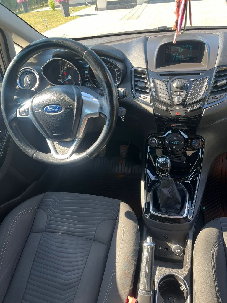 Samochód Ford Fiesta - Rezerwacja