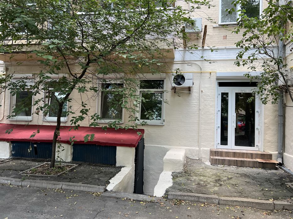 Офіс, салон 130 м2 вул. Різницька 11, метро Арсенальна, Печерська