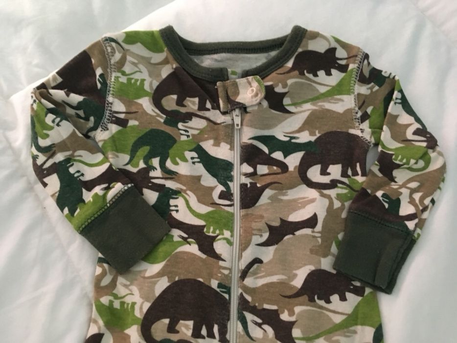 Pijama old navy Dinossauros 3-6 meses