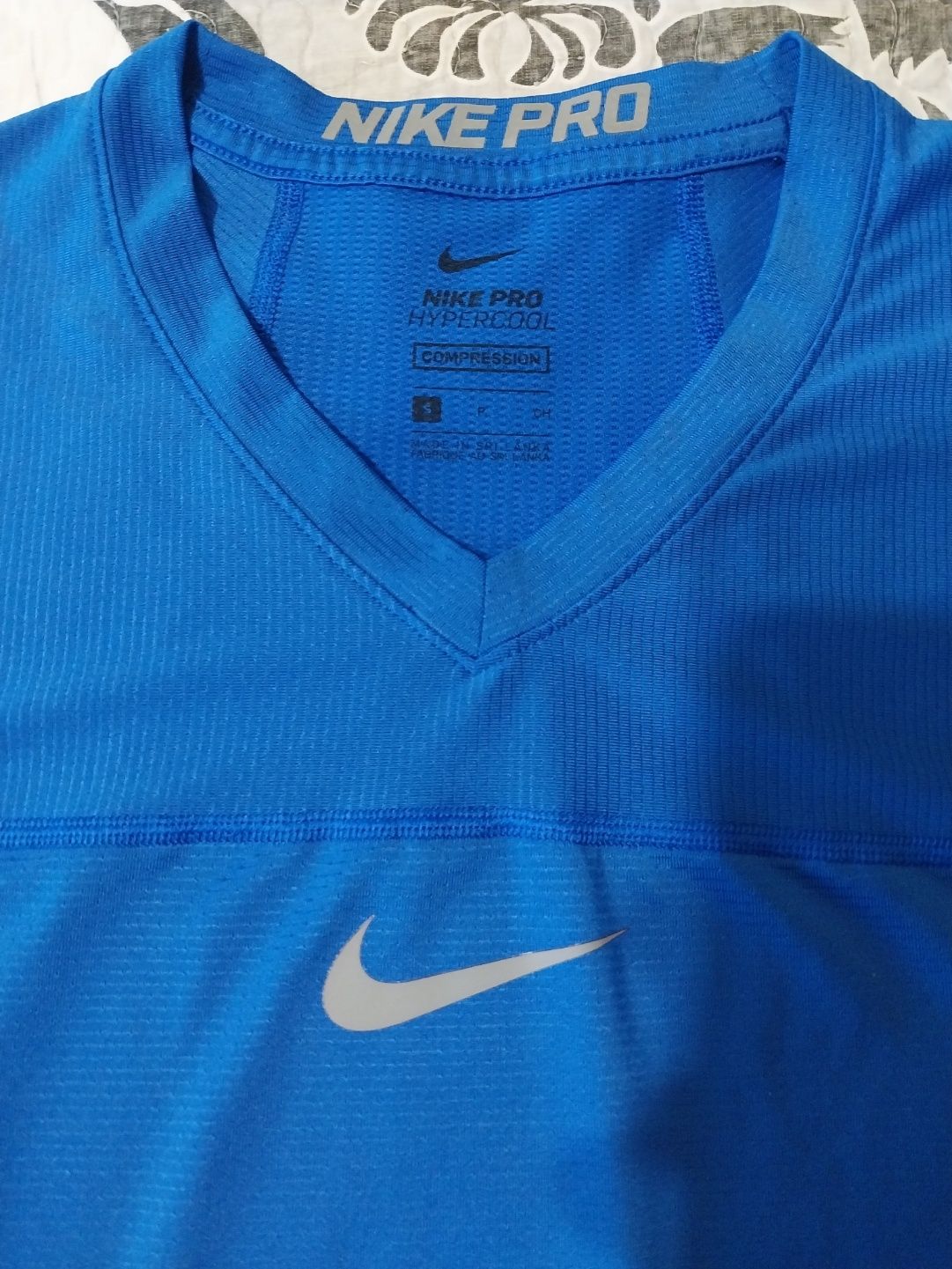 Чоловіча компресійна футболка Nike Pro Hypercool Compression.