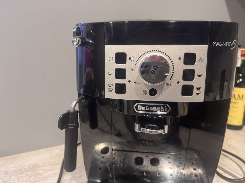 Кофемашина DeLonghi Magnifica S