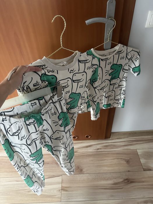 Komplet bluza spodnie oraz t-shirt rozmiar 122/128 cm marki h&m