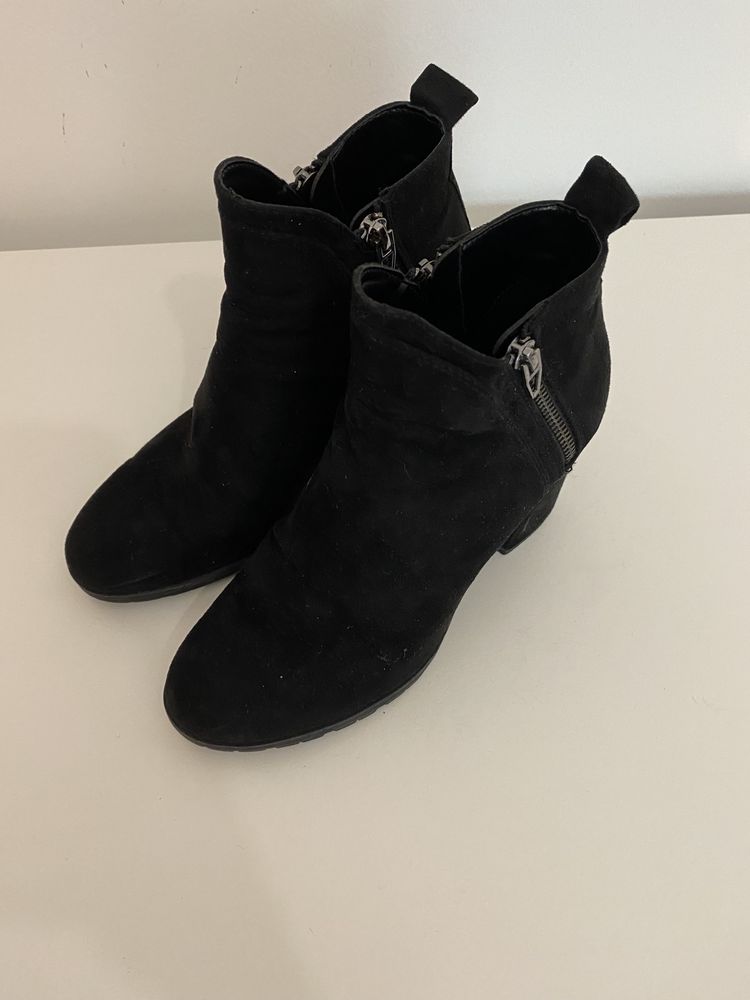 Botas em camurça da Bershka (37)