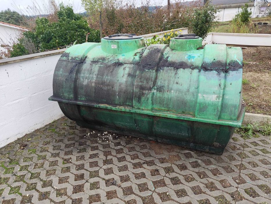 FOSA SÉPTICA, com pouca utilização