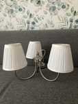 Biała lampa sufitowa Ikea Arstid
