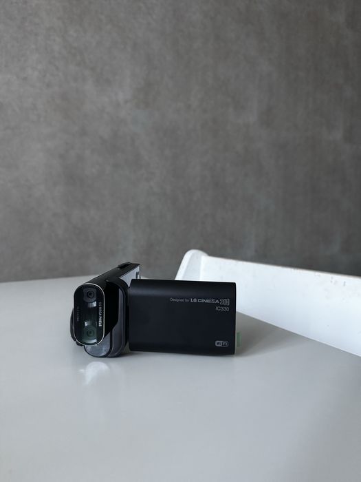 Відеокамера LG IC330