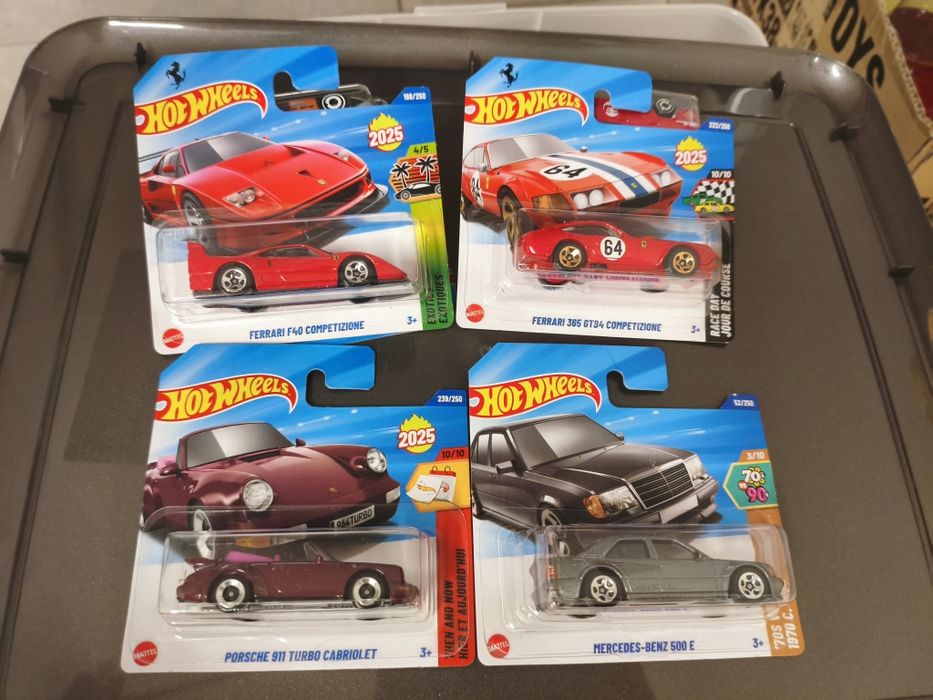 Hot Wheels Ferrari F40 Ferrari 365 gtb4 Porsche 911 Mercedes 500