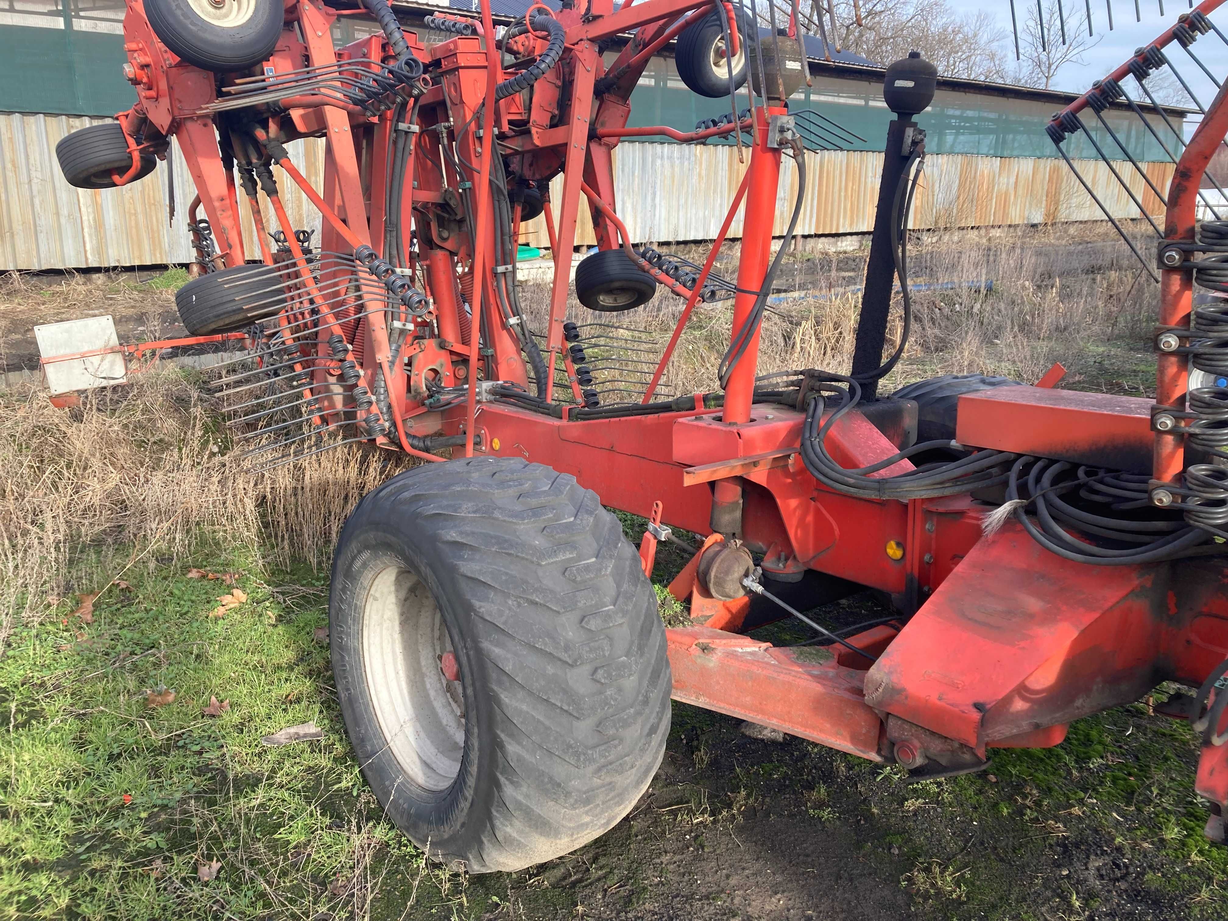 Zgrabiarka czterokaruzelowa KUHN GA15021