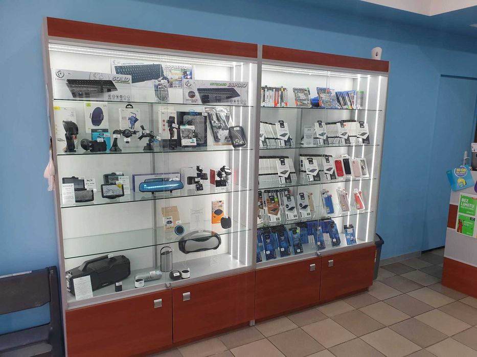 Meble / wyposazenie sklepu / regaly / sklep z telefonami / Witryny