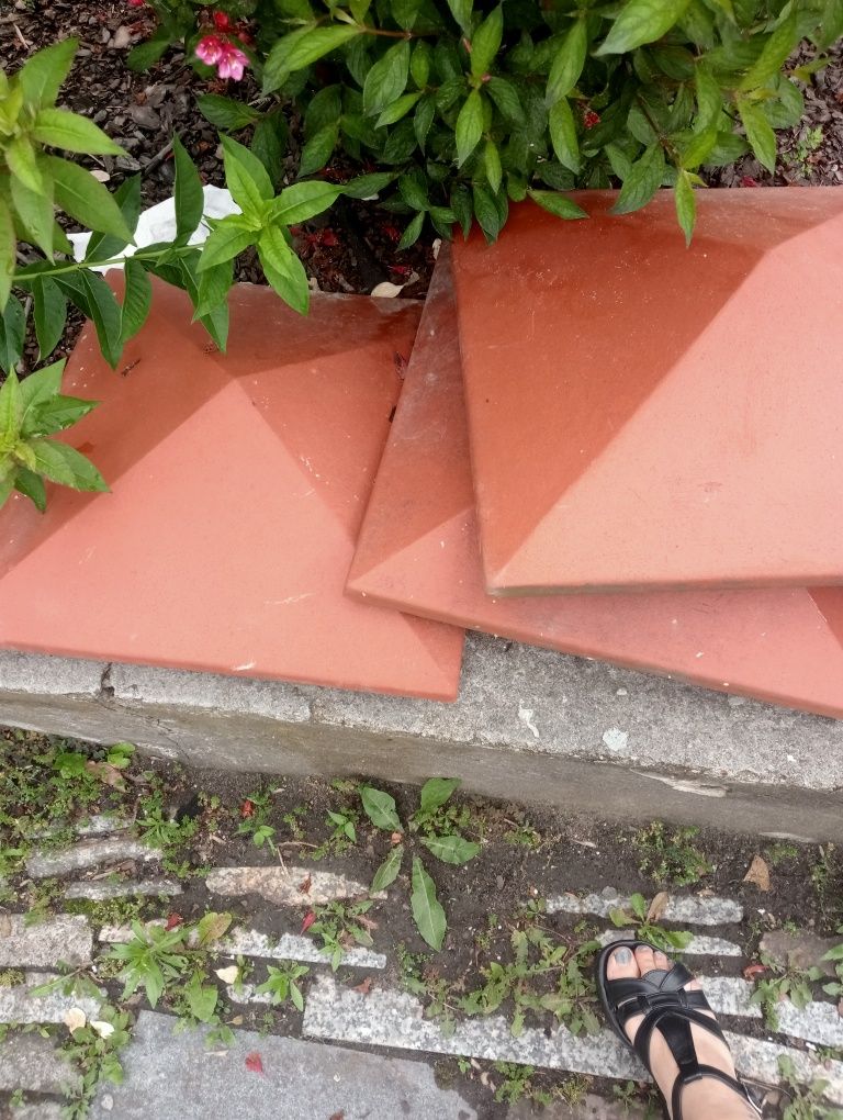 Daszki betonowe na ogrodzenie