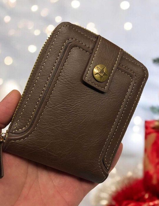 Мужской кошелек, коричневого цвета, в упаковке.Эко кожа