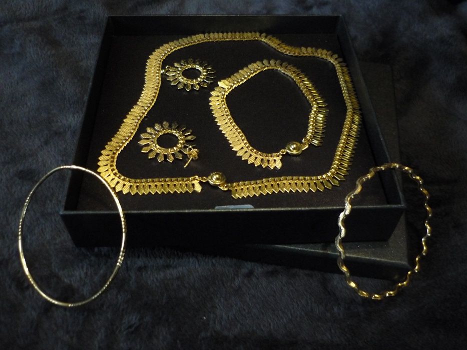 Серьги, браслеты и цепочка (Япония). Набор из 8ми предметов.