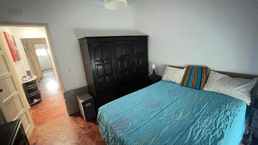 3 Quartos. Excelente Localização: Metro, Comboio e Autocarros