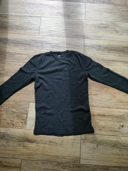 Czarny sweter męski. H&M.