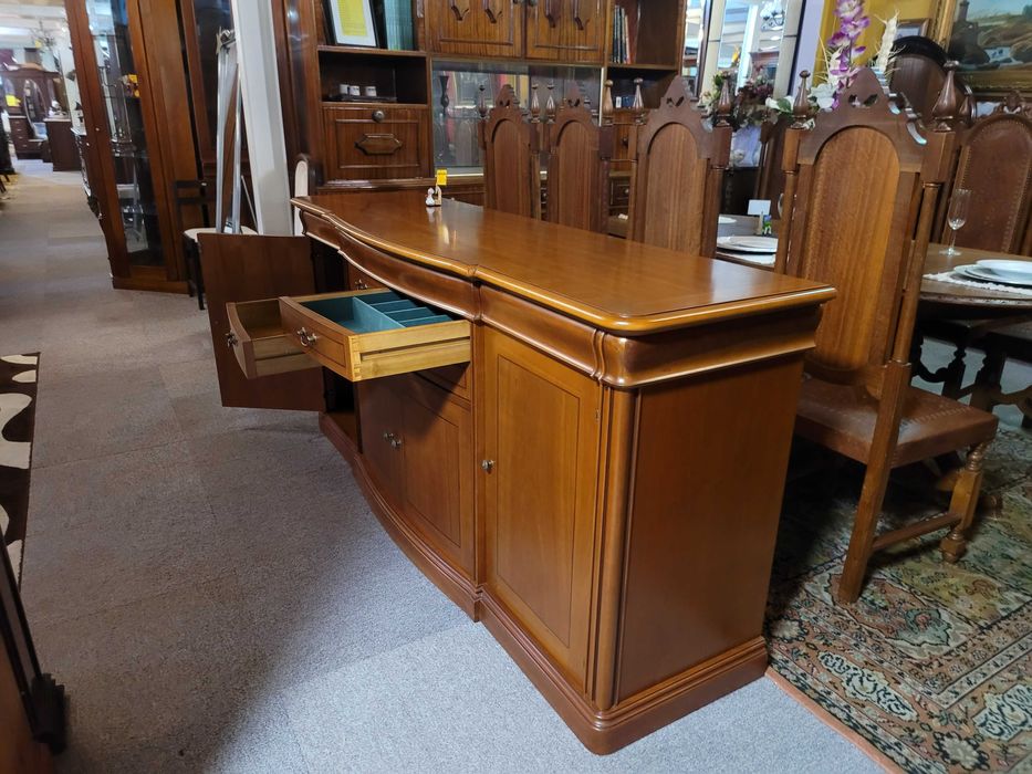 Aparador em madeira maciça- óptimo estado e qualidade