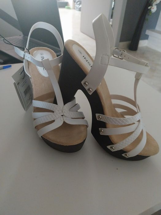 Sandálias brancas número 38