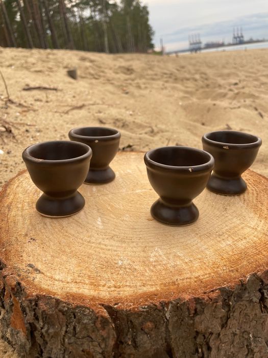 Zestaw 4 jajeczników Ceramika Bolesławiec ciemny brąz śniadanie