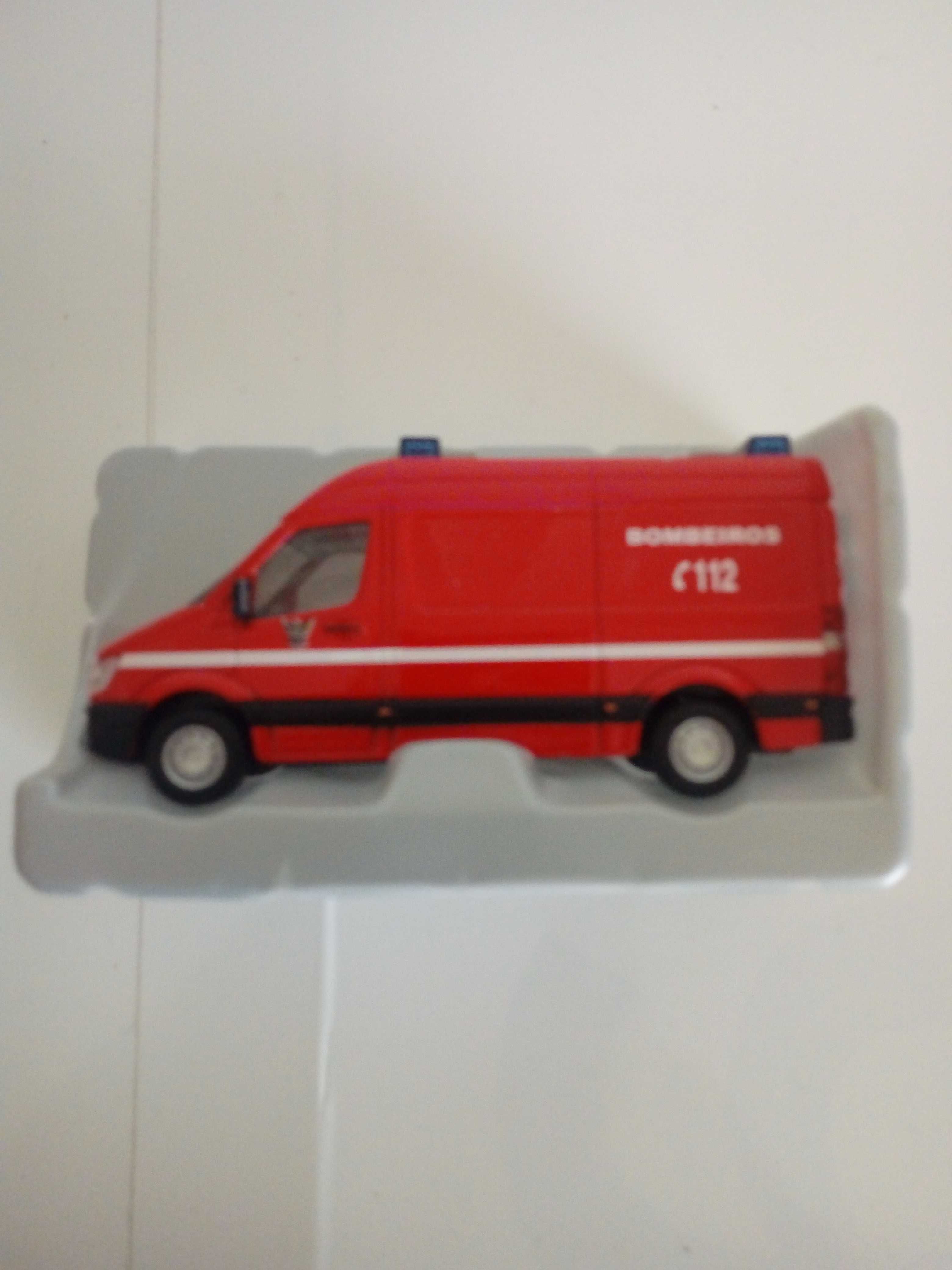 Miniatura de carro Ambulância