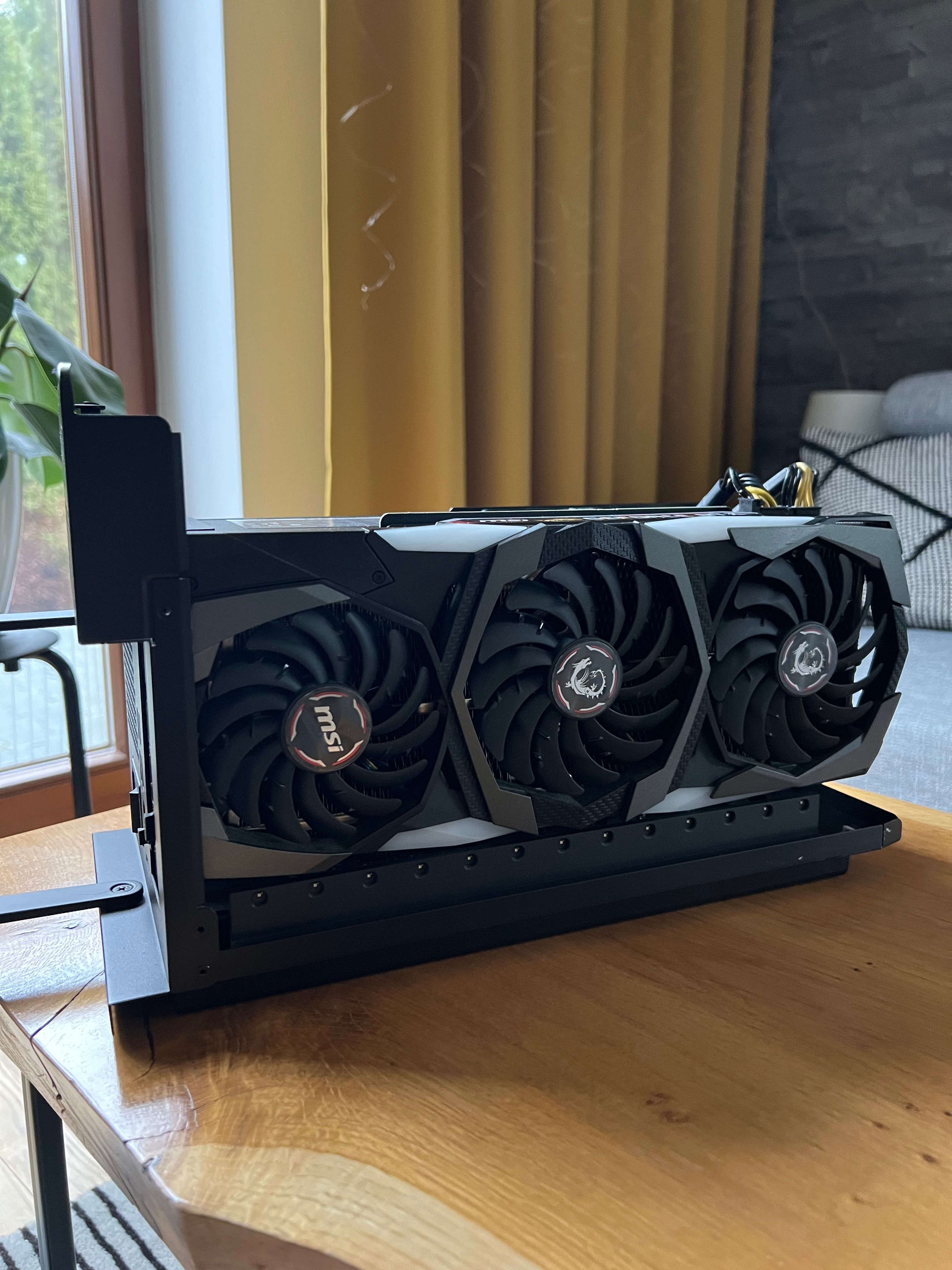 eGPU Razer Core X Chroma + MSI GeForce RTX 2080 Super Gaming x Trio