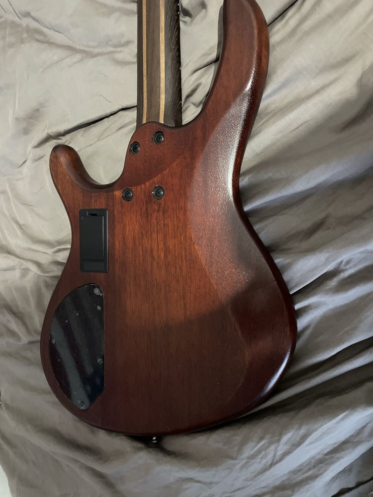 Gitara basowa Cort B Plus