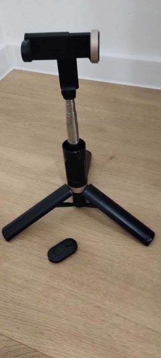 Uchwyt do telefonu z pilotem nowy  za pół ceny