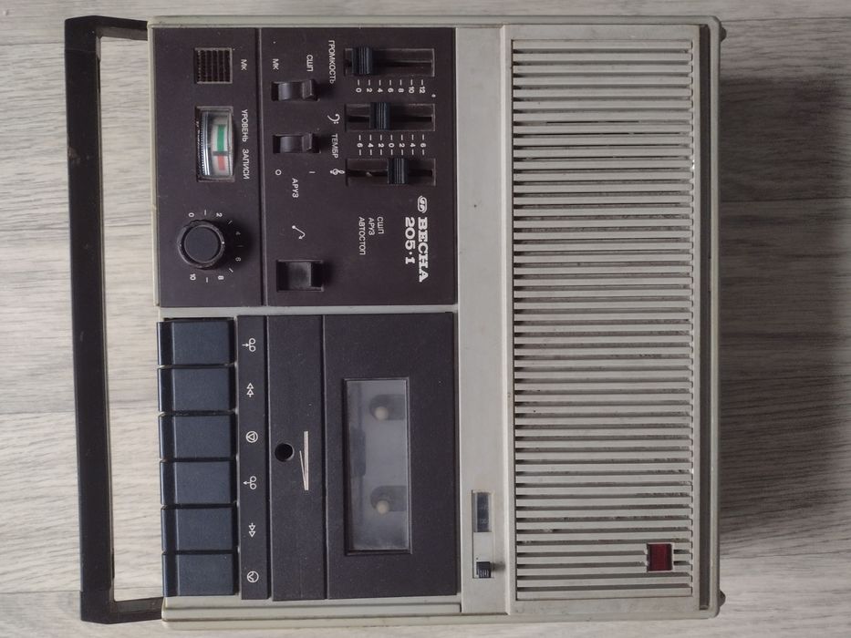 Касетний магнітофон радянський