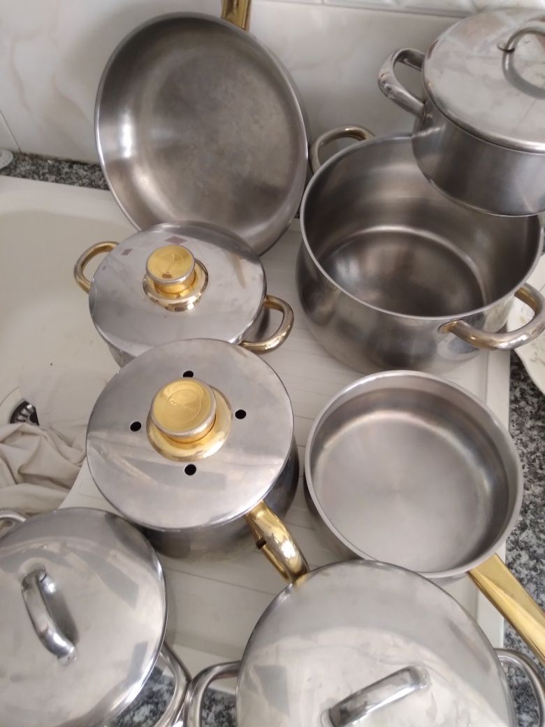 Vendo 5 tachos, 1 panela, 1 caçarola e 1 frigideira