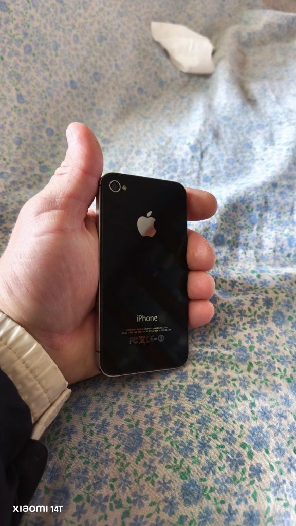 iPhone 4s (один утопленник два заблокированные)