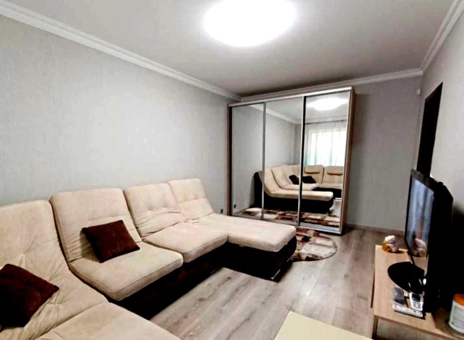 Продам 3х комн м Холодная гора 4/9 с ремонтом, меб