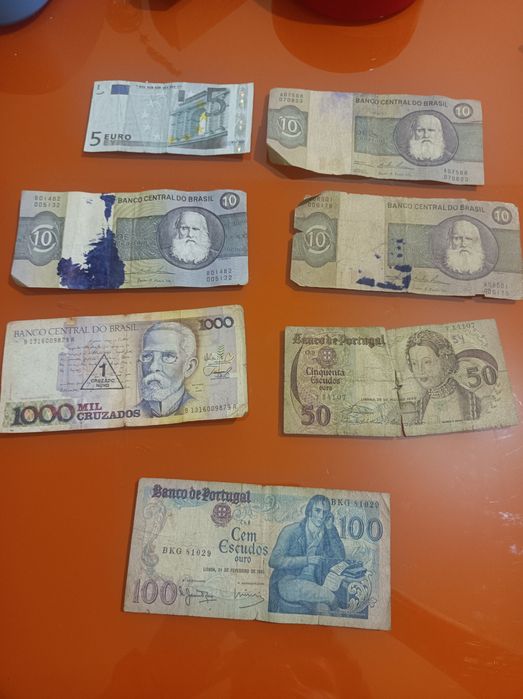 Moedas e notas diversas