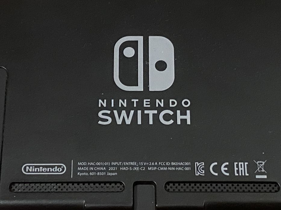 Zestaw Nintendo Switch, 3 gry + etui + karta micro sd 128gb