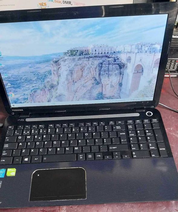 Portátil Toshiba i5