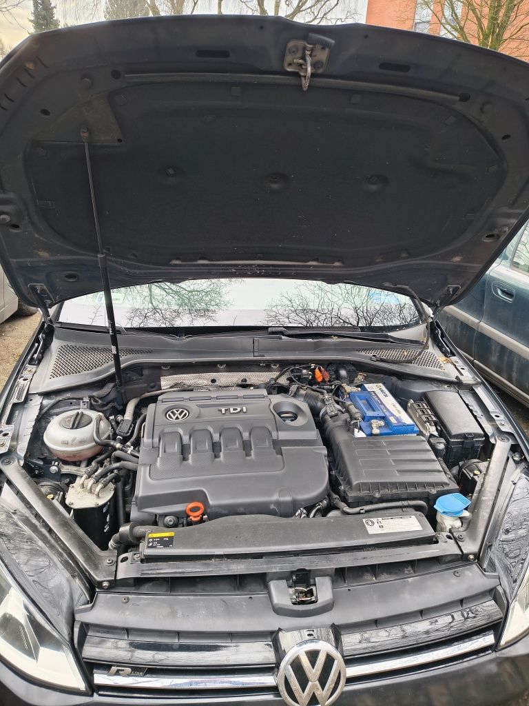 Volkswagen Golf 7  R-line kamera cofania 2 komplety alufelg .