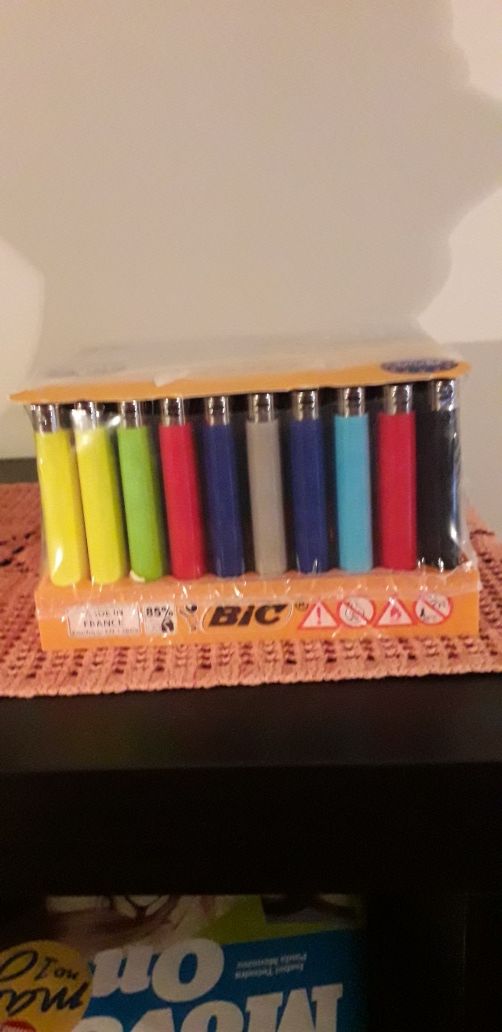 Caixa Isqueiros Bic " Maxi "