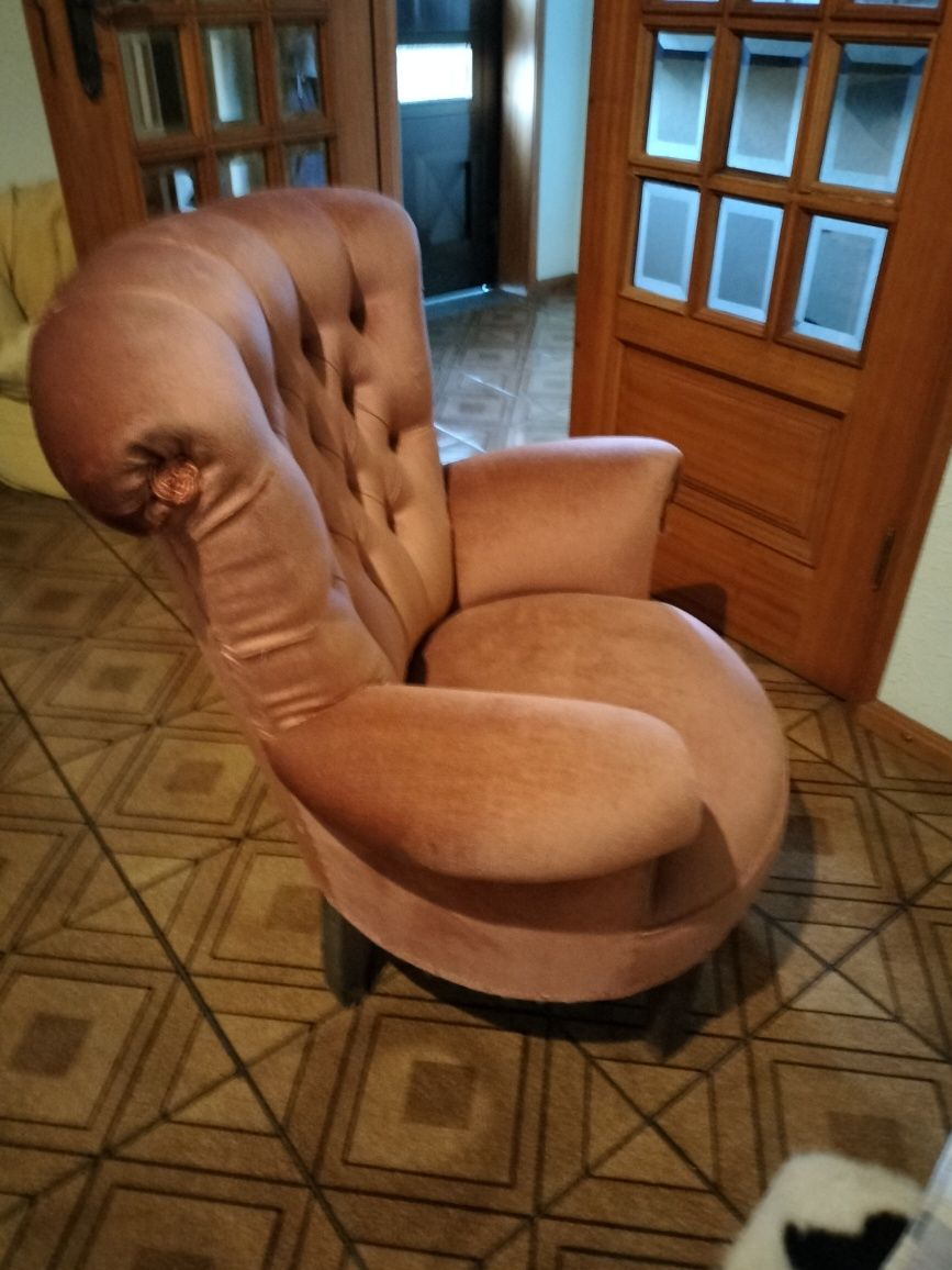 Cadeirão Poltrona Nova – Vermelha, Confortável e Elegante