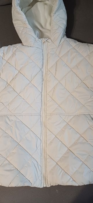 Зимова біла молочна куртка пальто