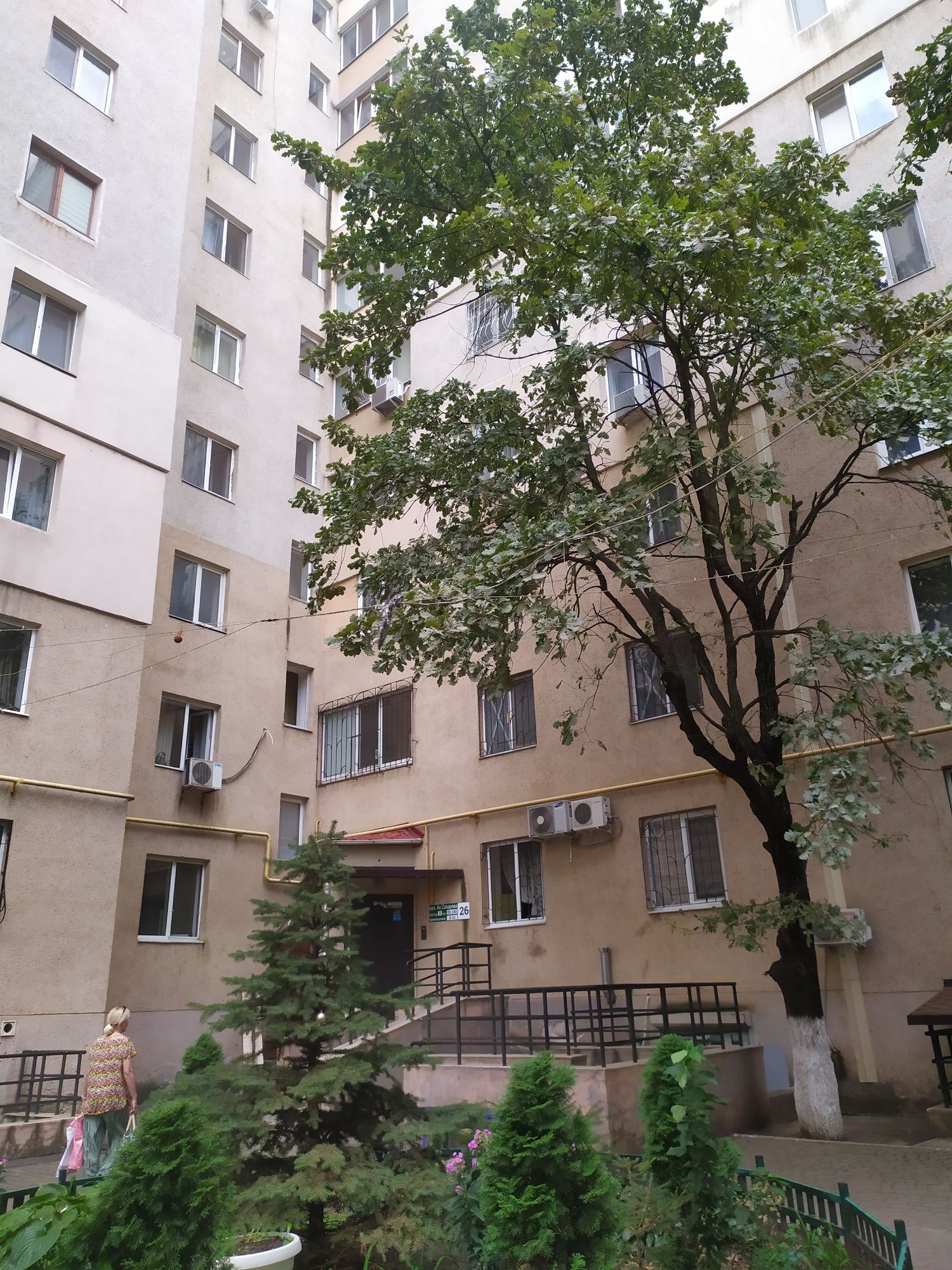 1 ком квартира с ремонтом ул.Высоцкого