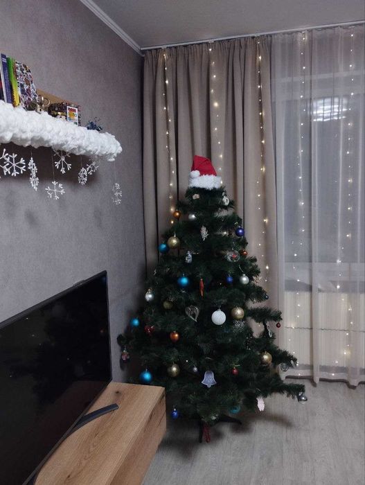 Продам ялинку (штучну)