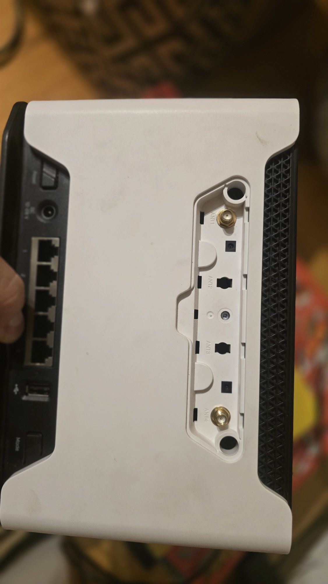 router Mikrotik Chateau LTE 12 sim