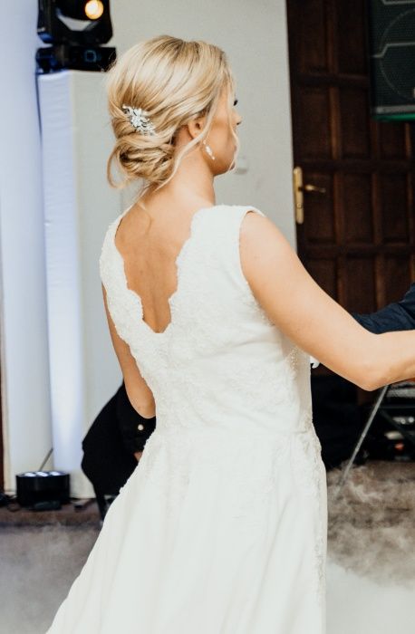 Suknia ślubna w rozmiarze 40/42