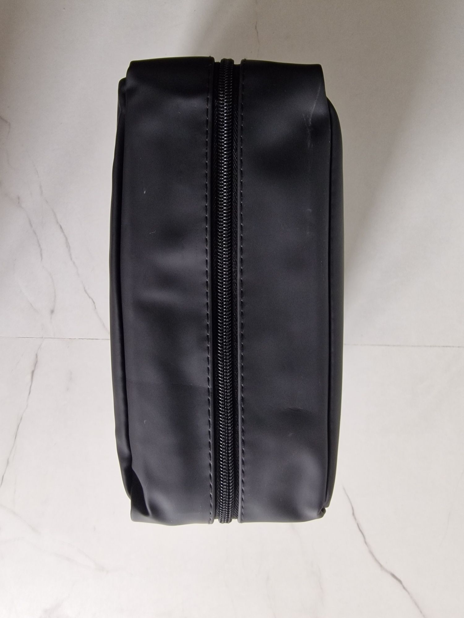 Sprzedam nową, oryginalną apteczkę samochodową CUPRA.
Elegancka, prakt