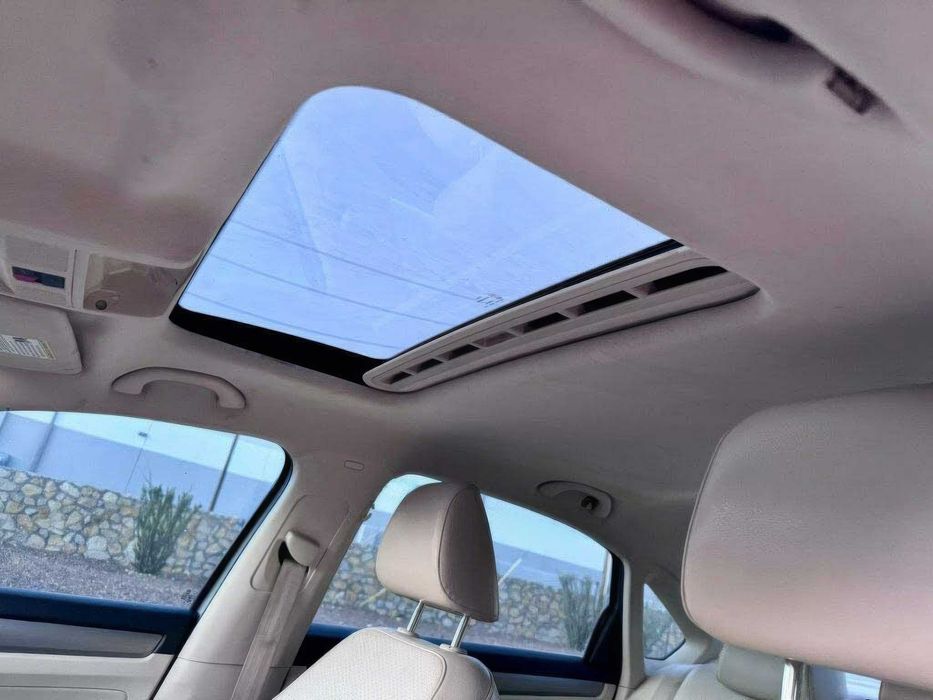 Volkswagen Passat Wolfsburg Edition      2014