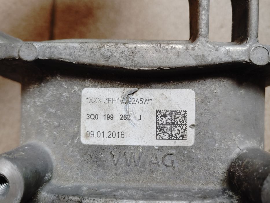 Опора подушка двигуна права VW Passat B8 3Q0199262J