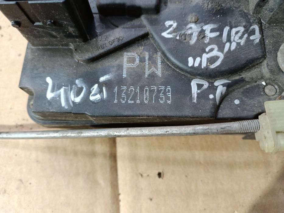 Zamek drzwi prawy tył tylny Opel Zafira B 4 piny