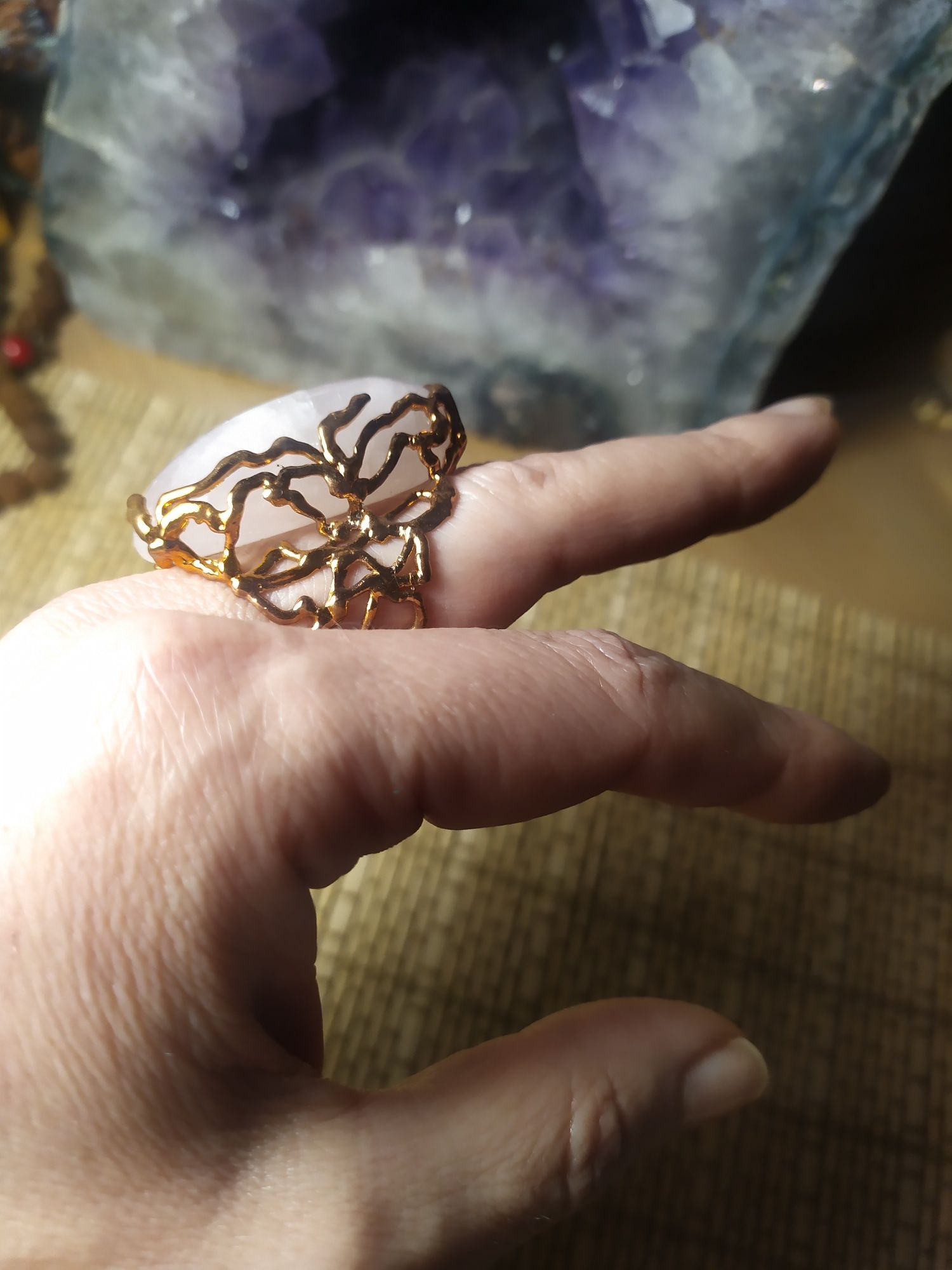 Кольцо с Розовым Кварцем. Натуральный камень.