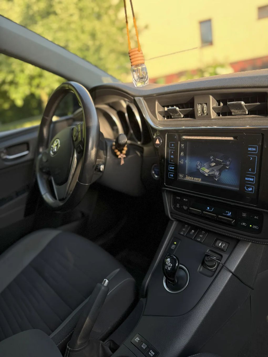 Toyota Auris 1.8 hybryda automat led