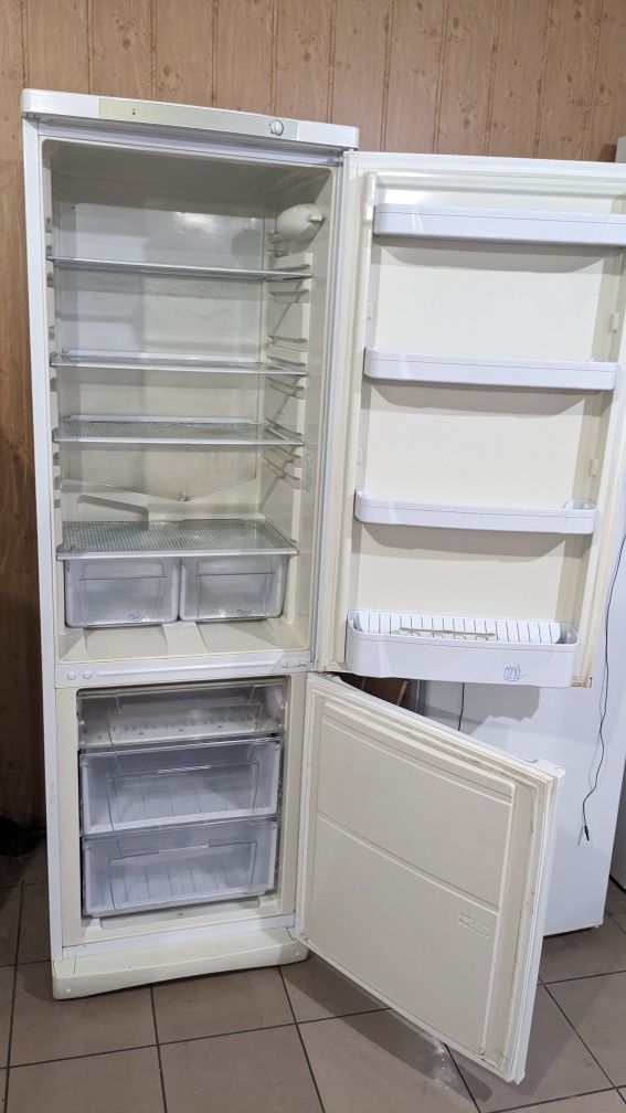 Холодильник Indesit