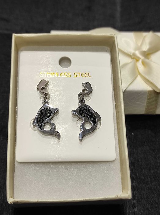 Cudowne kolczyki delfinki