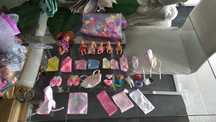 Lote de 4 crianças da barbie Nikki/Kelly+ peças de roupa/acessórios